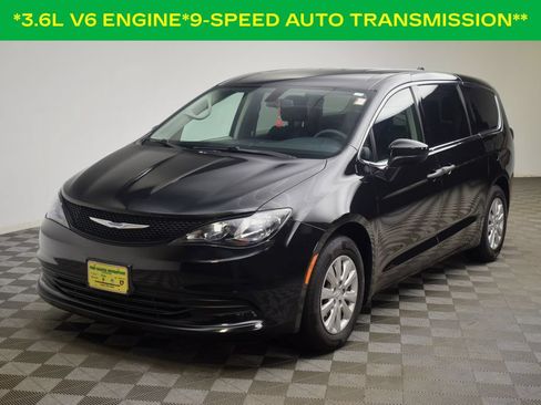 Used 2019 Chrysler Pacifica L FWD image 3