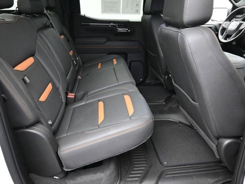 Used 2025 GMC Sierra 1500 AT4 image 9