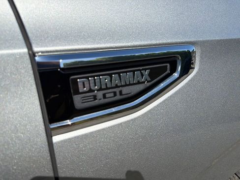 Used 2023 GMC Yukon SLT AWD/4WD image 10