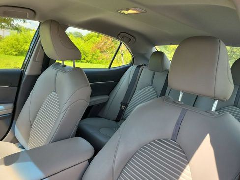 Used 2018 Toyota Camry SE FWD image 21