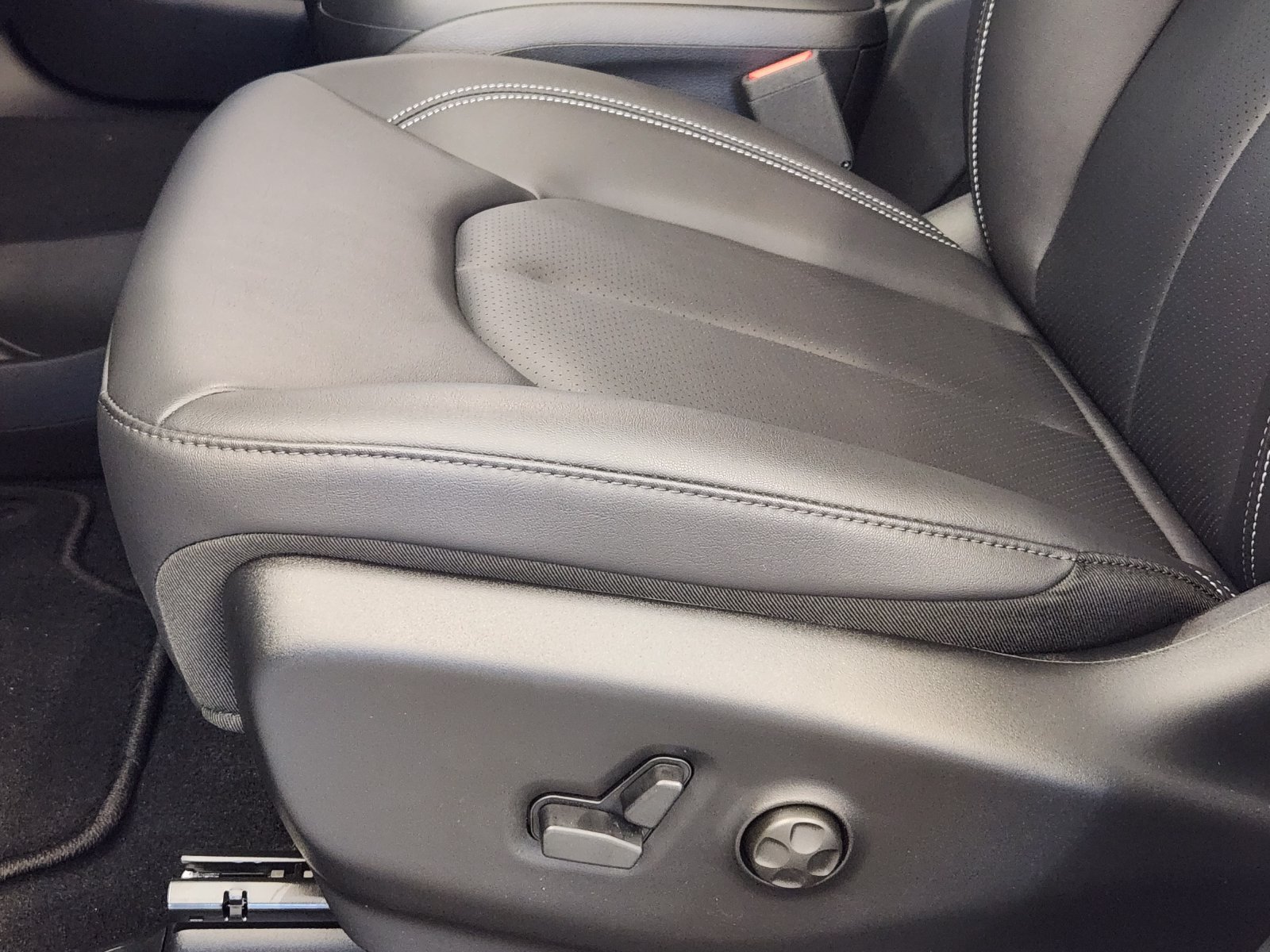 New 2027 Chrysler Pacifica Select FWD image 30