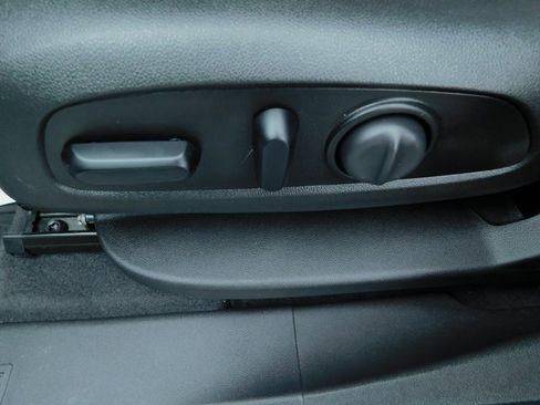 Used 2021 Chevrolet Equinox LT image 25