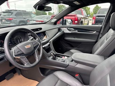 Used 2025 Cadillac XT5 Premium Luxury AWD/4WD image 9