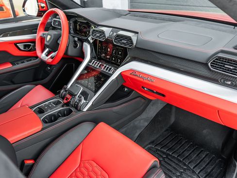 Used 2022 Lamborghini Urus AWD/4WD image 2