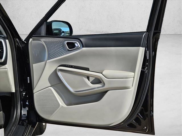 Used 2025 Kia Soul LX FWD image 10