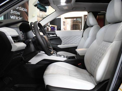 Used 2025 Mitsubishi Outlander SEL AWD/4WD image 36