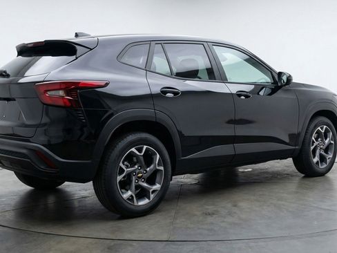 Used 2025 Chevrolet Trax LT w/ LT Convenience Package FWD image 9