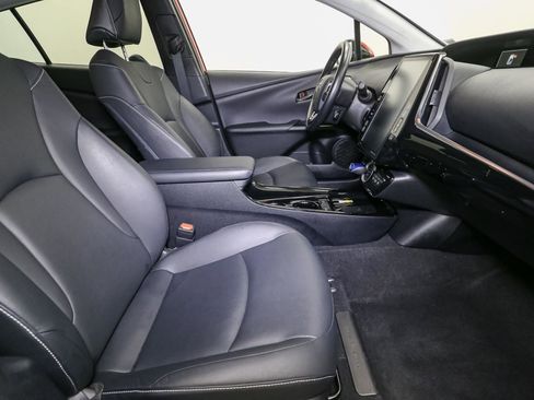 Used 2020 Toyota Prius Prime XLE image 18