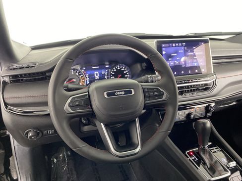 Used 2025 Jeep Compass Trailhawk w/ Sun & Sound Group AWD/4WD image 35