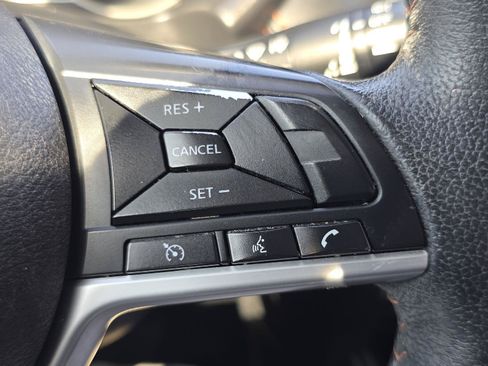 Used 2019 Nissan Kicks SR w/ SR Premium Package FWD image 11