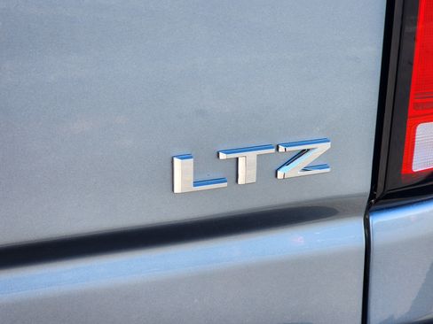 Used 2025 Chevrolet Silverado 2500 LTZ w/ LTZ Convenience Package image 13