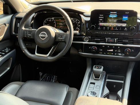 Used 2023 Nissan Pathfinder SL w/ SL Premium Package AWD/4WD image 13