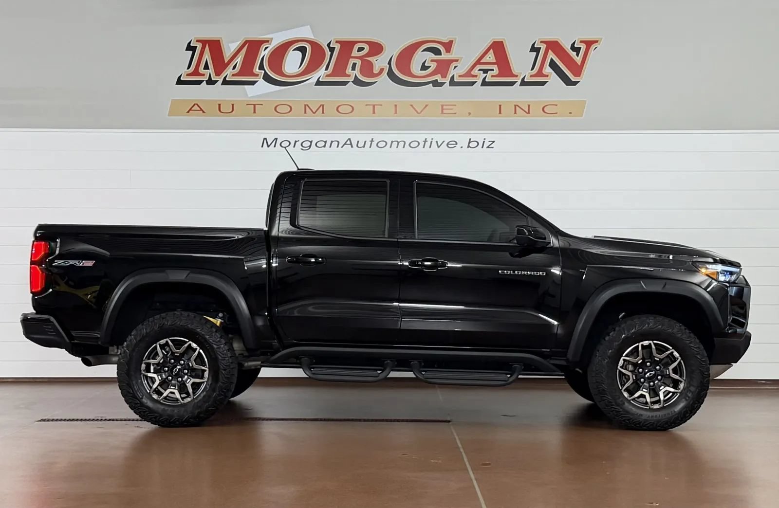 Used 2025 Chevrolet Colorado ZR2 w/ Technology Package AWD/4WD image 2