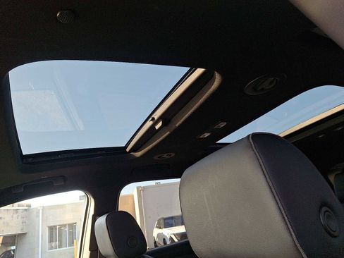 Used 2023 Chevrolet Traverse RS image 16