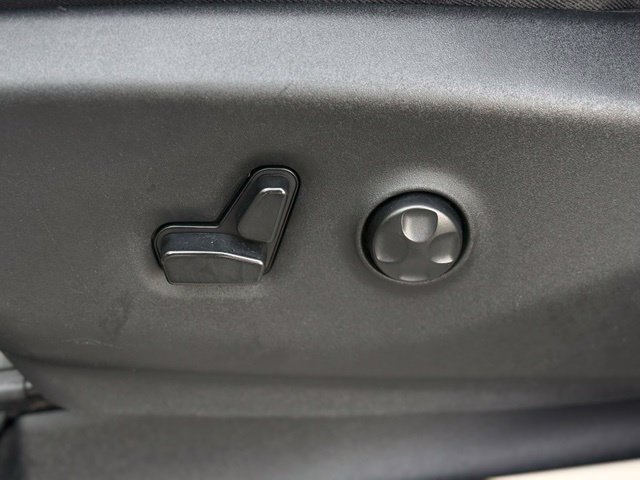 Used 2019 Chrysler Pacifica Touring-L FWD image 13