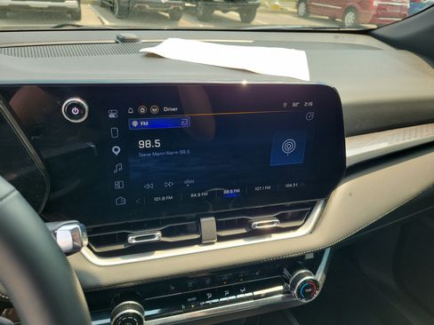 Used 2025 Chevrolet Equinox LT w/ Safety and Technology Package FWD image 27