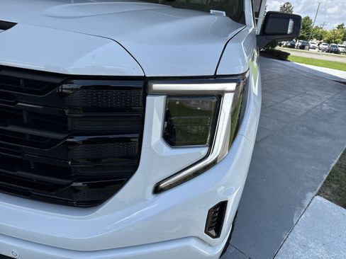 Used 2025 GMC Sierra 1500 Elevation w/ Elevation Premium Package AWD/4WD image 5