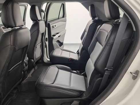 Used 2024 Ford Explorer XLT w/ Equipment Group 202A AWD/4WD image 17