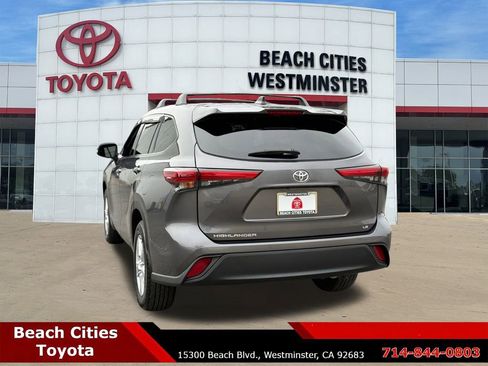 Certified 2022 Toyota Highlander LE image 9