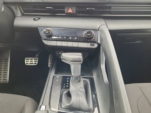 Used 2025 Hyundai Elantra Sport FWD image 11