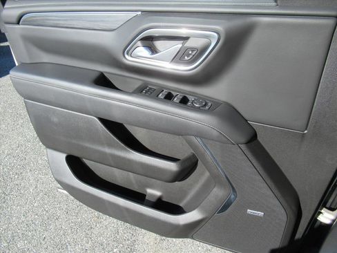 Used 2021 GMC Yukon SLT w/ SLT Luxury Package image 24