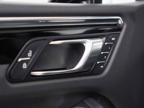 New 2026 Porsche Macan image 22