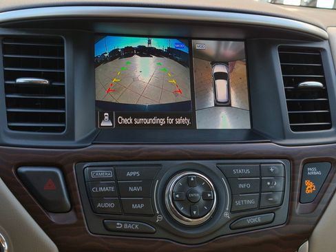 Used 2017 Nissan Pathfinder Platinum image 13