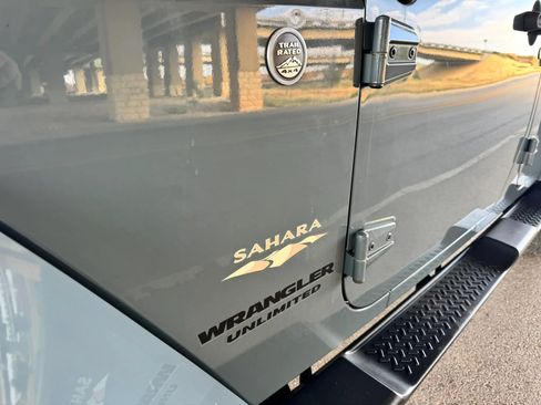 Used 2015 Jeep Wrangler Unlimited Sahara w/ Dual Top Group AWD/4WD image 9