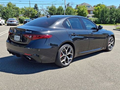 Used 2018 Alfa Romeo Giulia Ti Sport w/ Quick Order Package 22S Sport AWD/4WD image 9