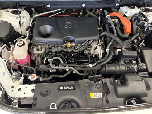 Used 2021 Toyota RAV4 XLE w/ Convenience Package image 14