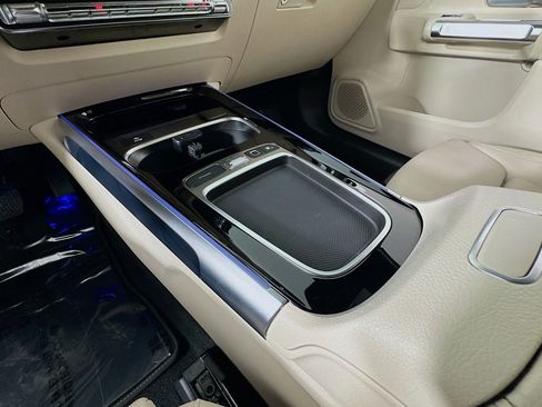 Certified 2025 Mercedes-Benz GLB 250 image 6