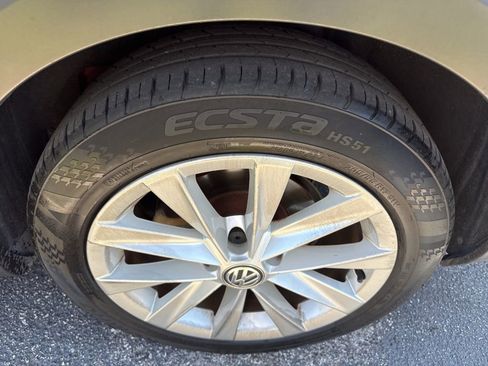 Used 2017 Volkswagen Golf Alltrack S image 12