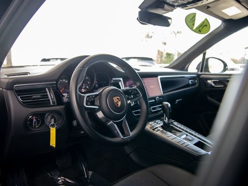 Used 2020 Porsche Macan w/ Premium Package AWD/4WD image 4
