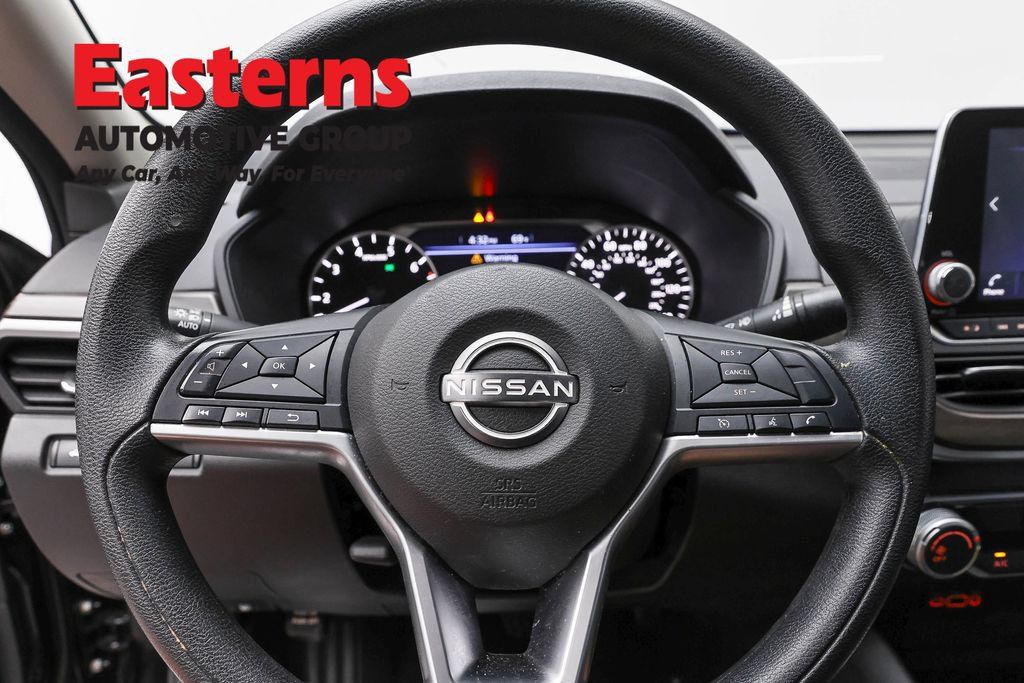 Used 2024 Nissan Altima 2.5 SV FWD image 12