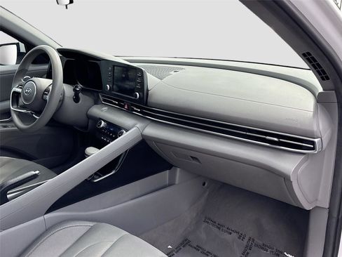 Used 2022 Hyundai Elantra SEL FWD image 26