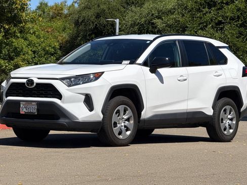 Used 2021 Toyota RAV4 LE FWD image 8