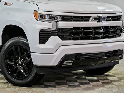 Used 2023 Chevrolet Silverado 1500 RST AWD/4WD image 2