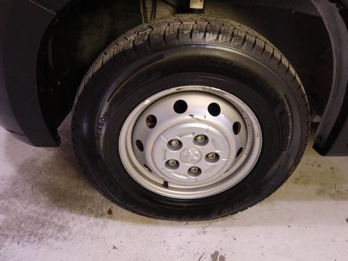 Used 2023 RAM ProMaster 2500 w/ Driver Convenience Group image 10