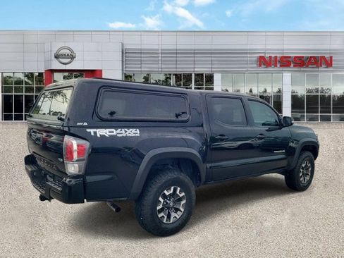 Used 2023 Toyota Tacoma TRD Off-Road w/ Advanced Technology Package AWD/4WD image 2
