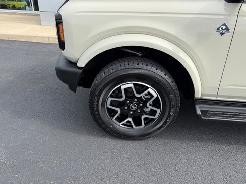 Certified 2025 Ford Bronco Outer Banks AWD/4WD image 10