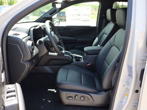 New 2026 Chevrolet Colorado Trail Boss w/ Midnight Edition AWD/4WD image 13