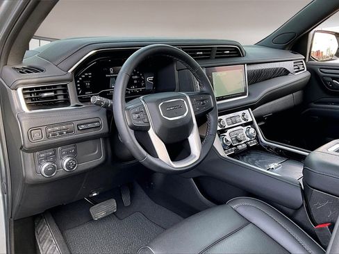 Used 2023 GMC Yukon Denali image 13
