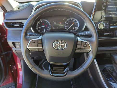 Used 2020 Toyota Highlander XLE image 15