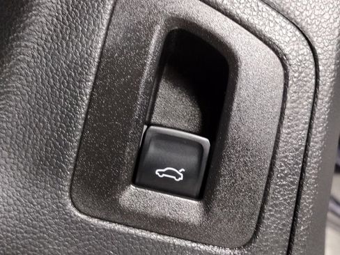 Certified 2022 Volkswagen Atlas Cross Sport SE image 22