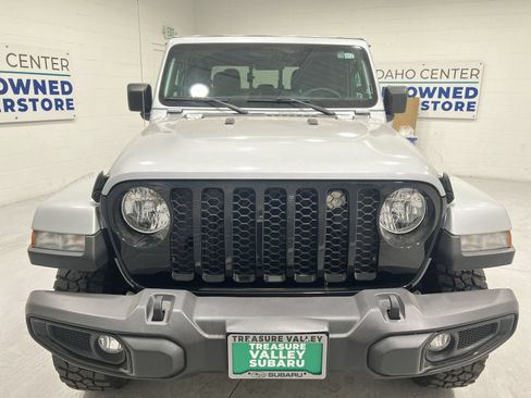 Used 2023 Jeep Gladiator Sport AWD/4WD image 3