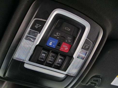 Used 2023 RAM 2500 Laramie AWD/4WD image 21