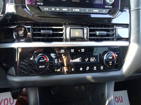 Used 2025 Nissan Pathfinder SV FWD image 29