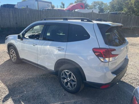 Used 2024 Subaru Forester Premium AWD/4WD image 3