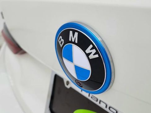 Used 2023 BMW i4 eDrive40 w/ Premium Package image 16