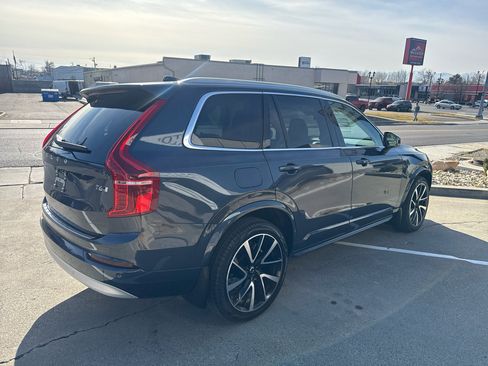 Used 2022 Volvo XC90 T6 Momentum w/ Advanced Package image 5